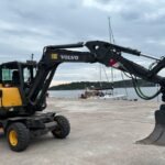 Mobilbagger Volvo EW60E 2017 – 5,9 t – Hammer + 3 Anbaugeräte – 3635 h